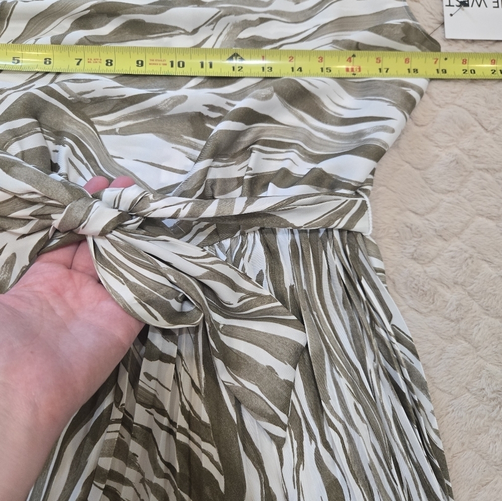 Nine West Green Animal Stripes Pleated Bottom Dress, Size Medium NWT - Picture 5 of 11